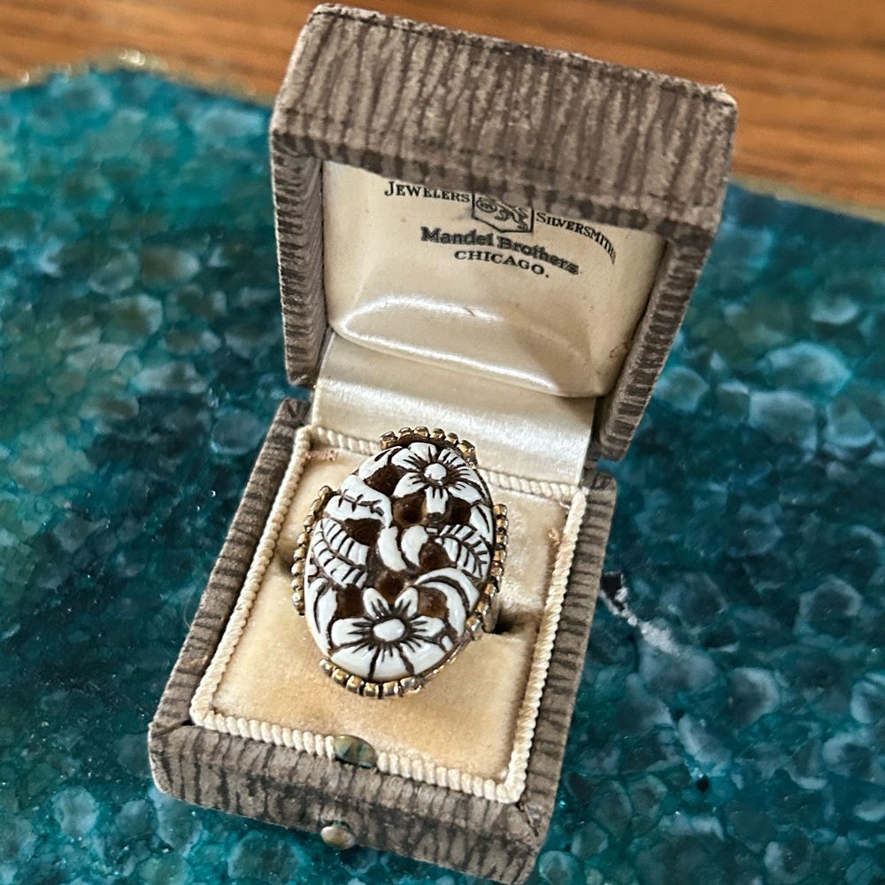 Vintage VOGUE Gold and Cream Floral Ring